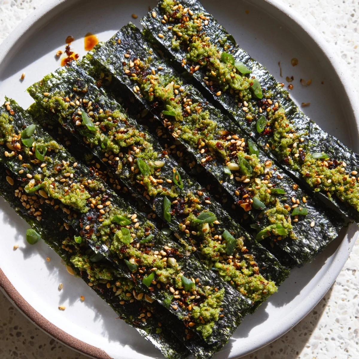 Golden, crispy Snacks de Vague Surf, a delightful seaweed snack with sesame seeds, ready to eat.