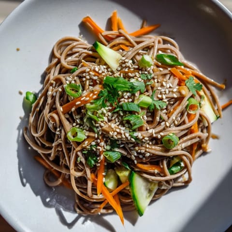 Erfrischende Nudeln mit Gemüse