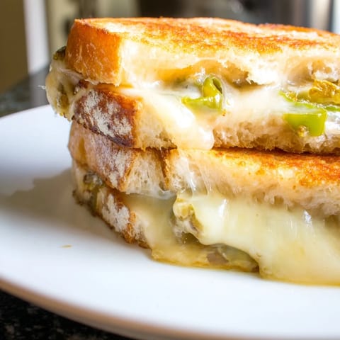 Goldene Jalapeño Havarti Grilled Cheese mit geschmolzenem Käse